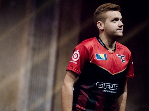 Poppy：369感觉没有突破自我只玩自己玩的好的英雄，在JDG养坏了