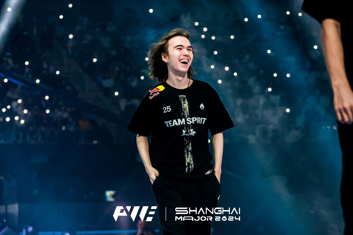 JackeyLove Xia的团战无缝衔接，Creme Sylas表现出色， Top Esports 扳平了比分